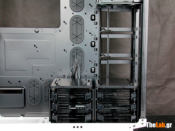 corsair--graphite-760T-hdd-cages.gif?m=1