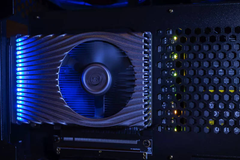 More information about "Μπορεί η Intel με την επερχόμενη XE DG2 GPU να ξαναφέρει το χαμόγελο στους PC gamers;"