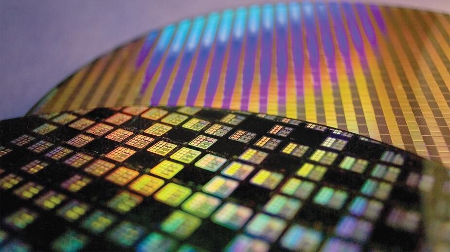 More information about "Οι κινήσεις στη σκακιέρα της παραγωγής chip συνεχίζονται: Φήμες θέλουν την AMD να προγραμματίζει ανάθεση παραγωγής στη Samsung!"