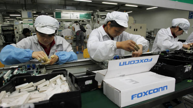 More information about "H Foxconn παραδέχεται ότι οι ελλείψεις βασικών εξαρτημάτων για την κατασκευή ηλεκτρονικών είναι μια πραγματικότητα που θα παραμείνει μέχρι τα μισά του 2022"