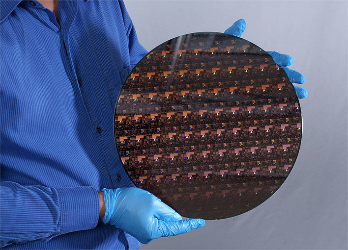 More information about "Η IBM πέτυχε την κατασκευή των πρώτων chip λιθογραφίας 2nm σε ένα σημαντικό επίτευγμα για τη βιομηχανία ημιαγωγών"