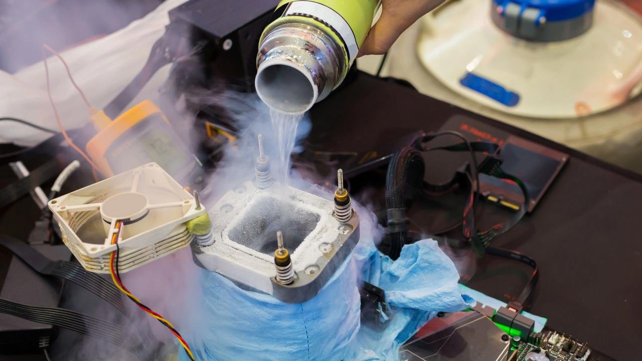 More information about "Ο Ryzen 7 9700X σπάει το παγκόσμιο ρεκόρ με overclocking, αφήνοντας δεύτερο τον Core i9-14900KF"