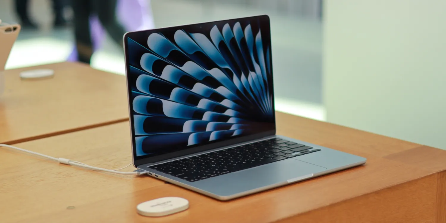 More information about "Η Apple ετοιμάζει νέο φθηνότερο MacBook με επεξεργαστή iPhone: Τι αλλάζει στην αγορά των laptops"