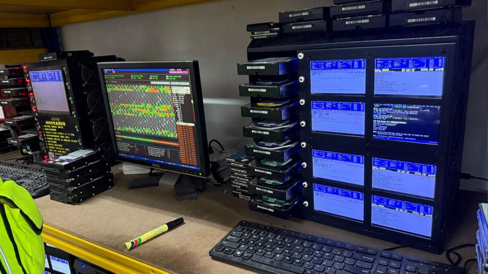 More information about "Κύκλωμα πλαστών HDD στη Μαλαισία: έφοδος και 700 κατασχέσεις με τη συνδρομή της Seagate"