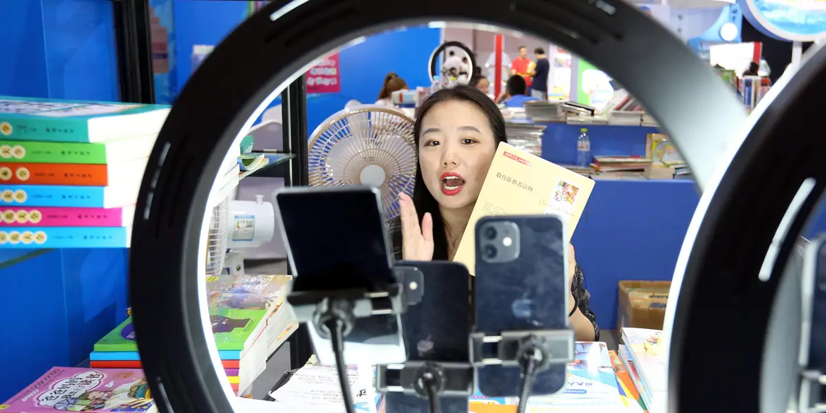 More information about "Κίνα: Πτυχίο υποχρεωτικά για δημιουργούς περιεχομένου που μιλούν σε επαγγελματικά θέματα"