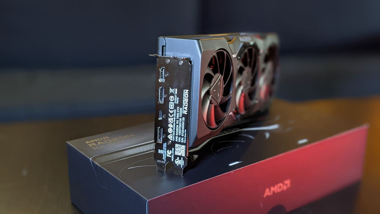 More information about "Η AMD διευκρινίζει: η τροφοδοσία USB-C στις Radeon RX 7900 παραμένει ενεργή"