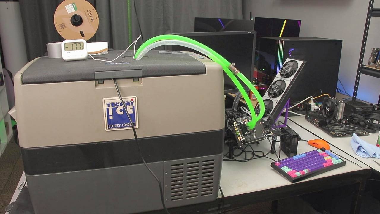 More information about "RTX 5050 στα 3,47 GHz μέσα σε καταψύκτη κάμπινγκ, με νέα παγκόσμια ρεκόρ στο 3DMark"