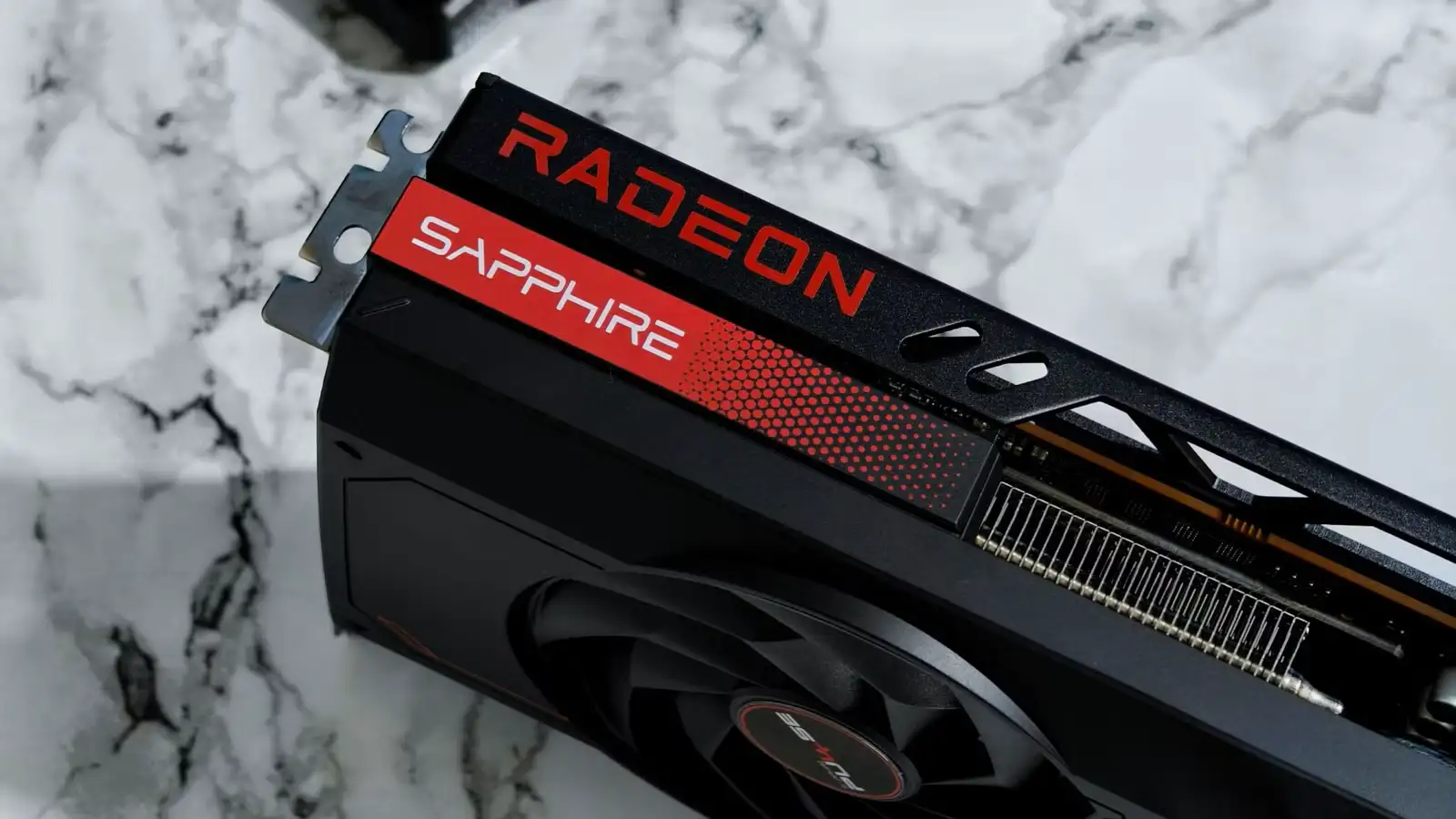 More information about "Η AMD λέει ότι θα κρατήσει τις Radeon “όσο πιο προσιτές γίνεται”, ενώ η στενότητα μνήμης ανεβάζει ήδη τις τιμές"