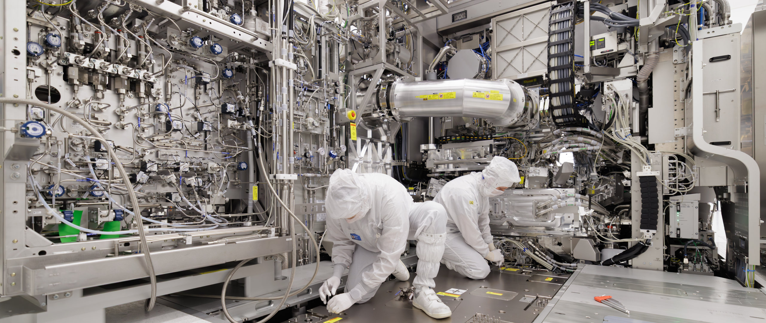 More information about "Ο Χάρτης Πορείας της ASML: Από τα DUV στα Hyper-NA μηχανήματα λιθογραφίας του μέλλοντος"