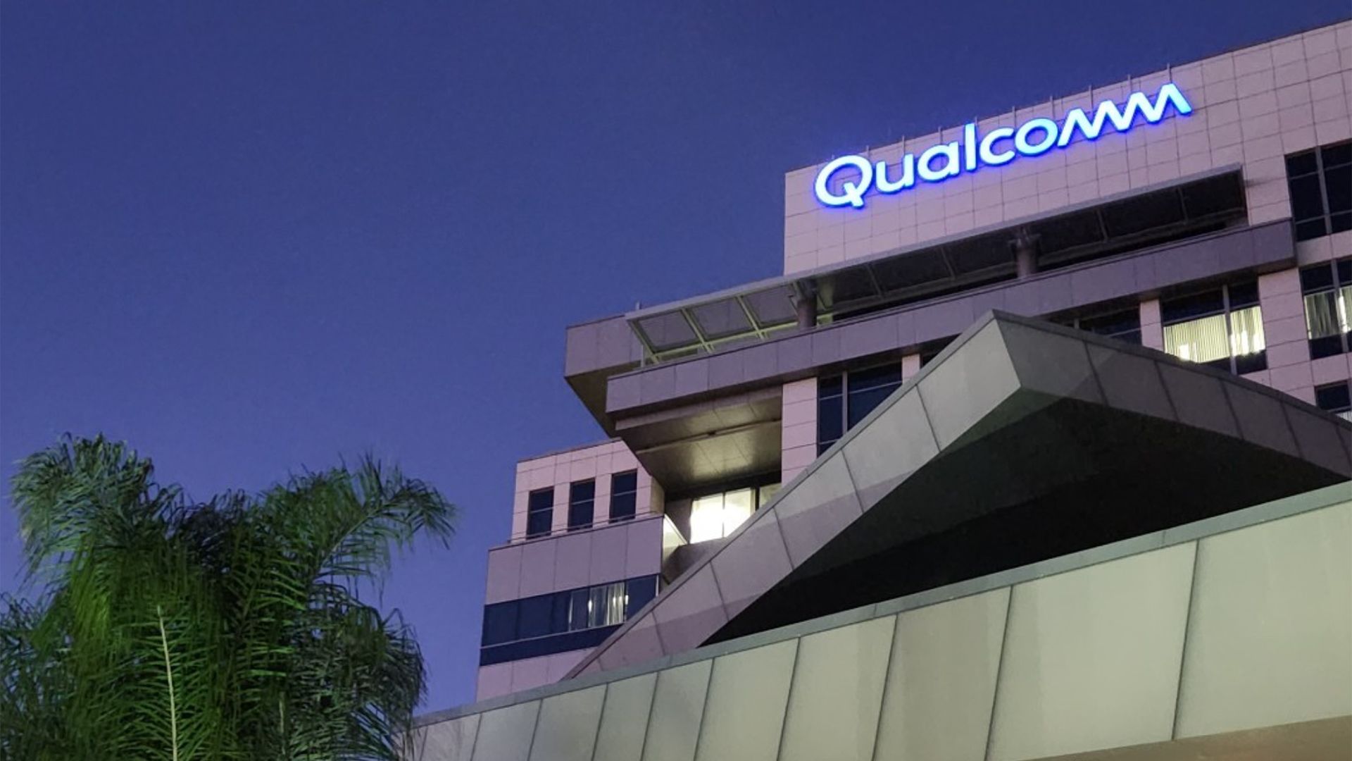 More information about "Η Qualcomm αποκαλύπτει την αρχιτεκτονική HBC και τους επιταχυντές AI250/AI350 για κέντρα δεδομένων"