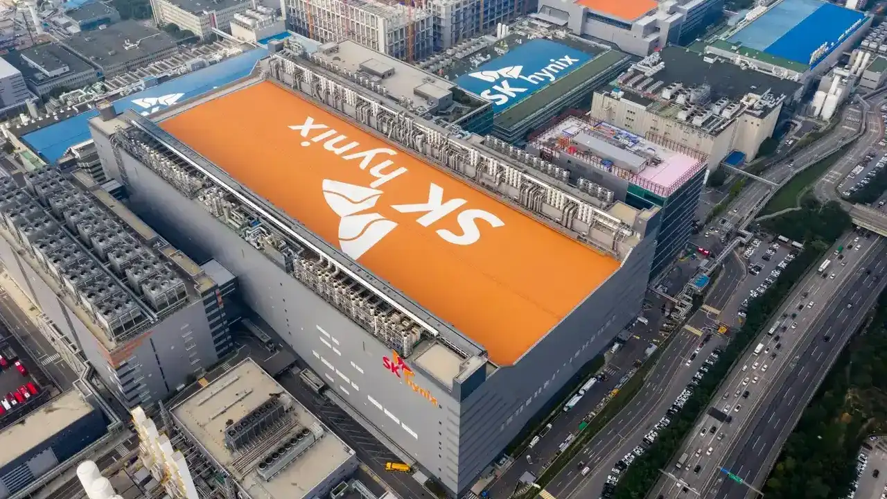 More information about "Πυρκαγιά σε εργοστάσιο της SK Hynix: 7 νοσηλευόμενοι και εκκένωση 3.600 εργαζομένων"