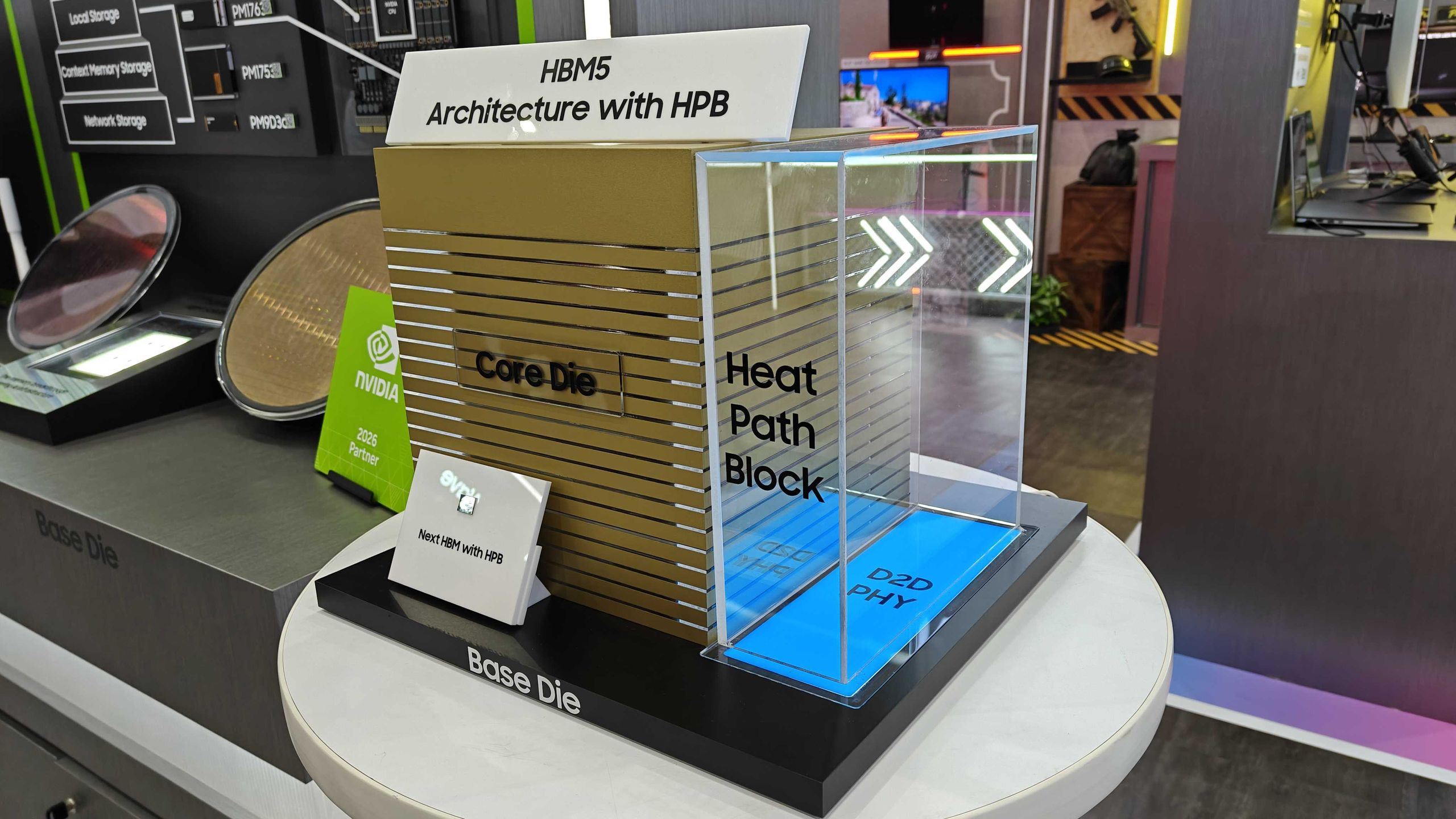More information about "Η Samsung παρουσίασε το πρώτο mockup HBM5 με ψύξη Heat Path Block, στην Computex 2026"