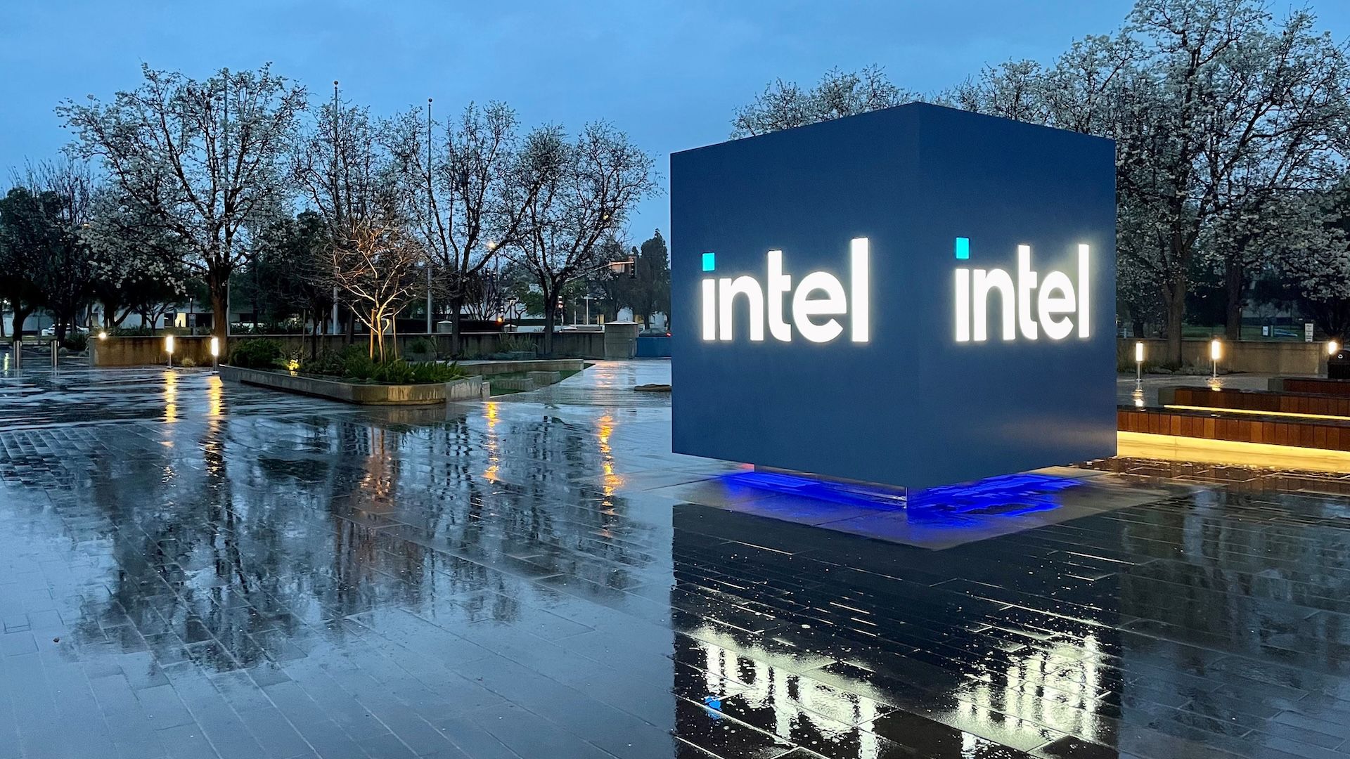 More information about "Η Intel δεσμεύεται για μαζική παραγωγή στα 14A το 2028, με έσοδα αυξημένα κατά 25%"