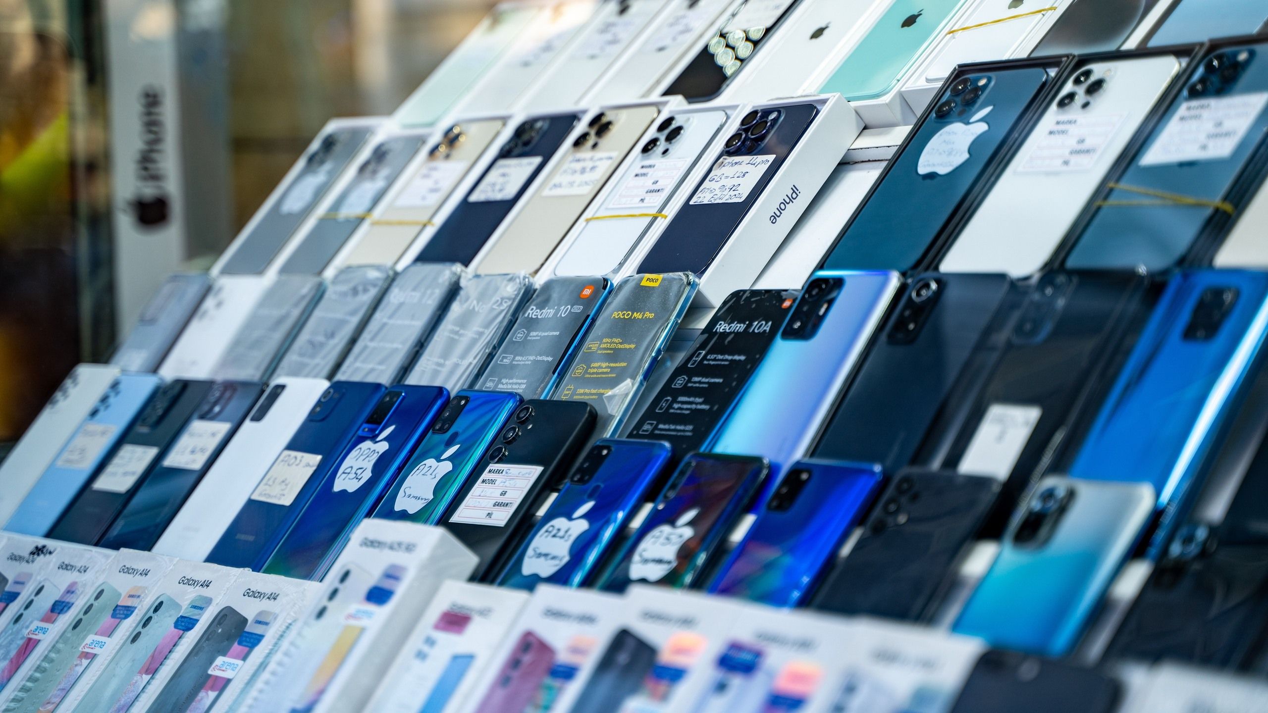 More information about "Η έλλειψη μνήμης πλήττει τα smartphones χαμηλού κόστους, πωλήσεις έως 22% χαμηλότερες"