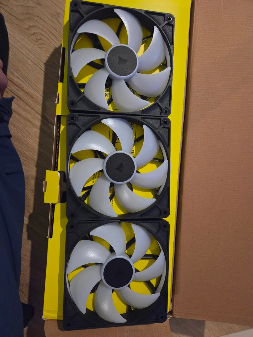 More information about "3 x Corsair iCUE LINK RX140 RGB (14 cm/Μαύρο)"