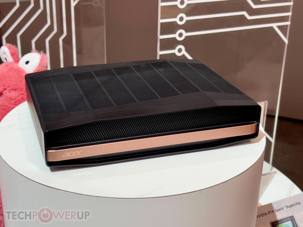 More information about "Η Acer παρουσίασε το SFF RTX Spark, μίνι υπολογιστή AI με υπολογιστική ισχύ 1 PetaFLOPS"